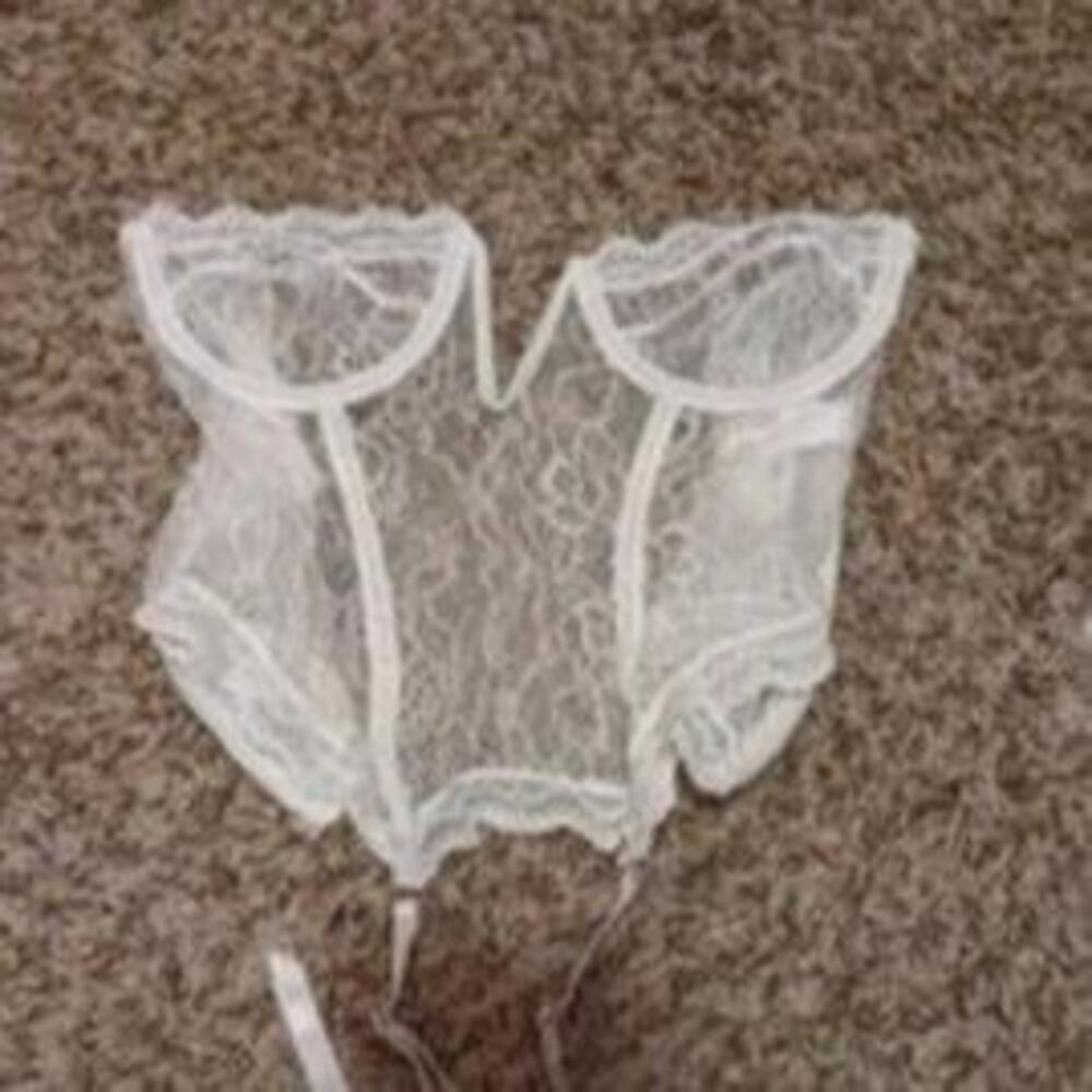 Elegant White Lace Corset - Romantic Vintage-Inspired Lingerie